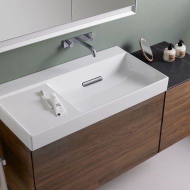 Zona de lavabo Geberit ONE con muebles de madera