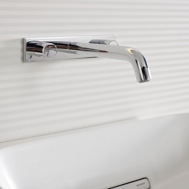 Grifo mural Geberit ONE cromado para lavabos de baño