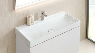 Baño con lavabo y mueble Geberit ONE