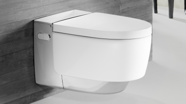 Geberit AquaClean Mera Comfort en cromo con mando a distancia Sigma70