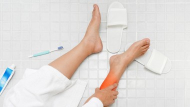 Caídas en superficies húmedas en el baño