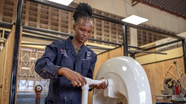 Participante en el programa de formación profesional de la Fundación Hilti y Geberit en Kenia (© Hilti Foundation)