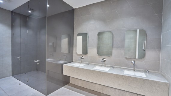 Sencillo y elegante: lavabos Geberit VariForm y grifos Piave © Oğuzhan Kasar Sencillo y elegante: lavabos Geberit VariForm y grifos Piave © Oğuzhan Kasar