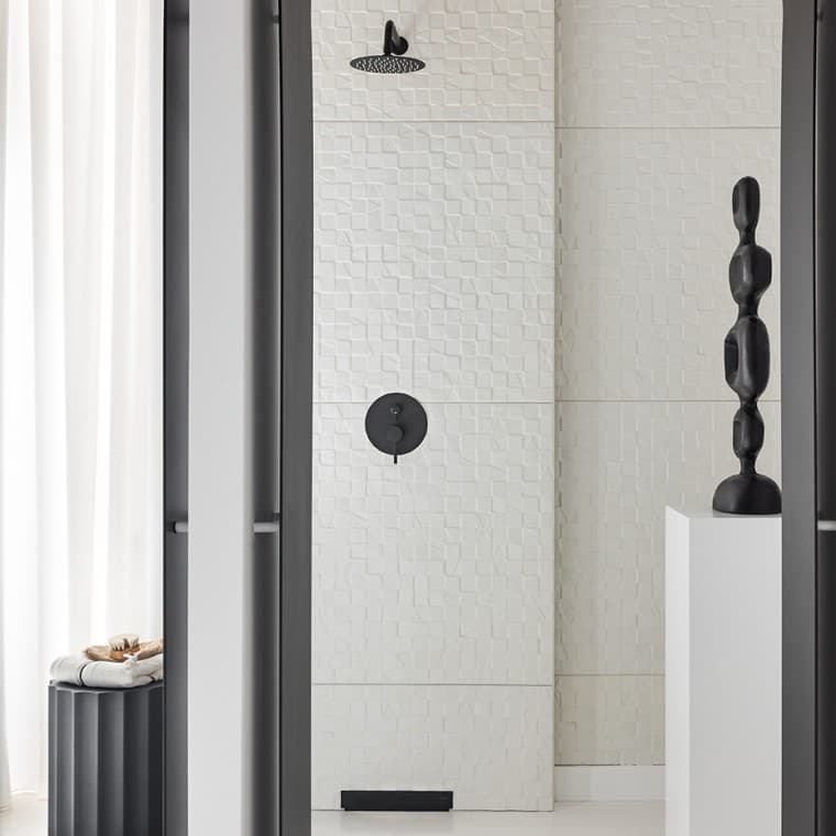 Sifón de pared Wall Drain, en acabado negro mate (©Nacho Uribesalazar: Casa Decor 2024 Geberit-Miguel Muñoz) Sifón de pared Wall Drain, en acabado negro mate (©Nacho Uribesalazar: Casa Decor 2024 Geberit-Miguel Muñoz)