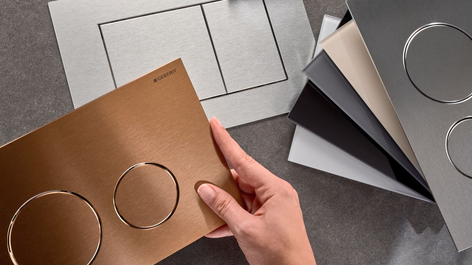 Pulsadores de descarga Geberit Sigma40 en varios acabados y formas de botones. Pulsadores de descarga Geberit Sigma40 en varios acabados y formas de botones.