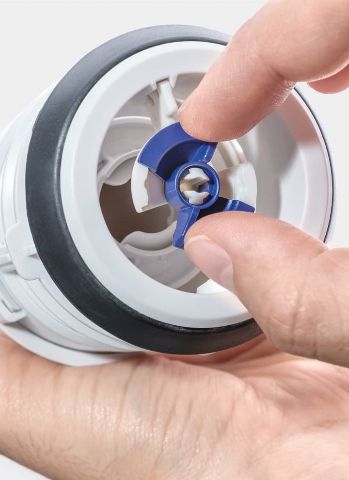 El mecanismo de descarga en las cisternas Geberit es fácil de limpiar (© Geberit) El mecanismo de descarga en las cisternas Geberit es fácil de limpiar (© Geberit)