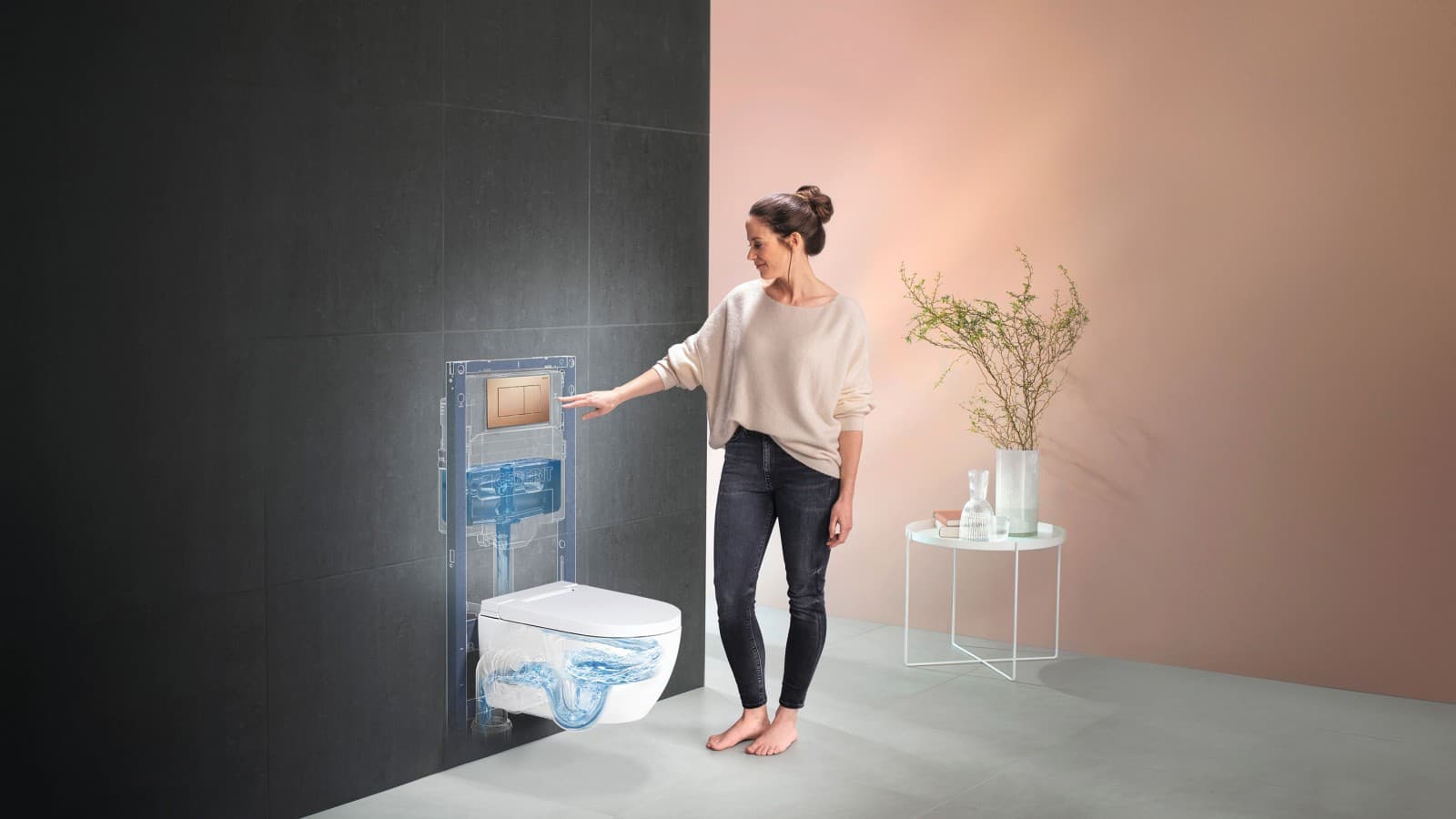 Mujer con Geberit AquaClean Alba con Geberit TurboFlush Mujer con Geberit AquaClean Alba con Geberit TurboFlush