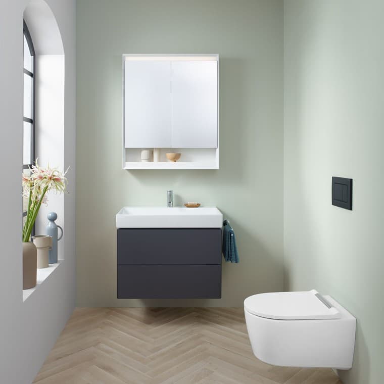 Baño pequeño equipado con la serie Geberit ONE Baño pequeño equipado con la serie Geberit ONE