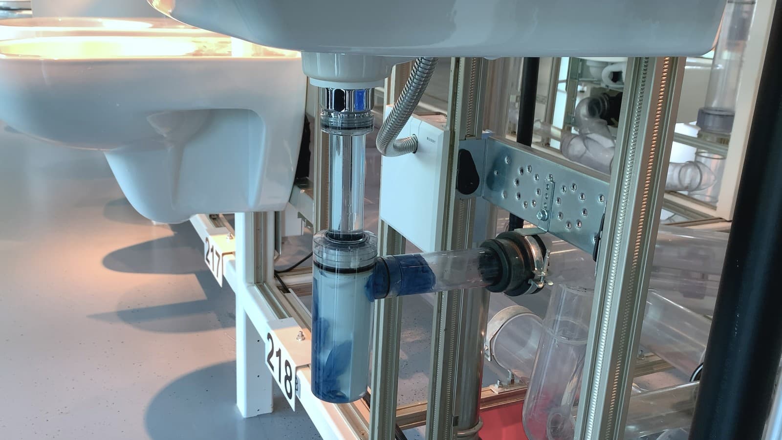 Sifón de botella obstruido en el lavabo Sifón de botella obstruido en el lavabo