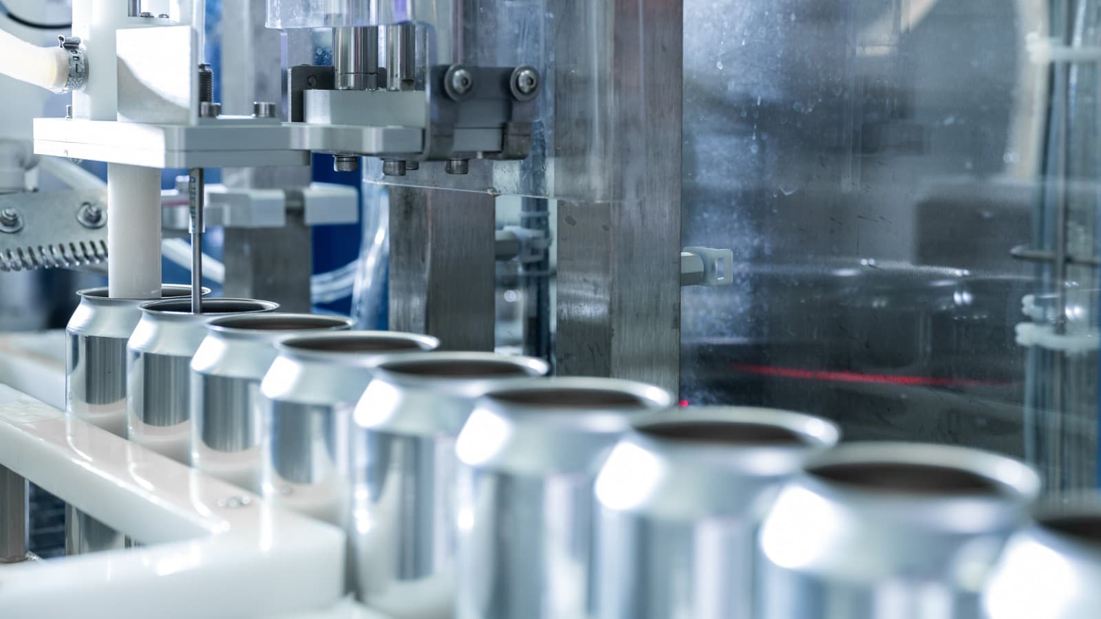 Además de agua potable, las tuberías Geberit también se utilizan para gases y líquidos en la industria alimentaria Además de agua potable, las tuberías Geberit también se utilizan para gases y líquidos en la industria alimentaria