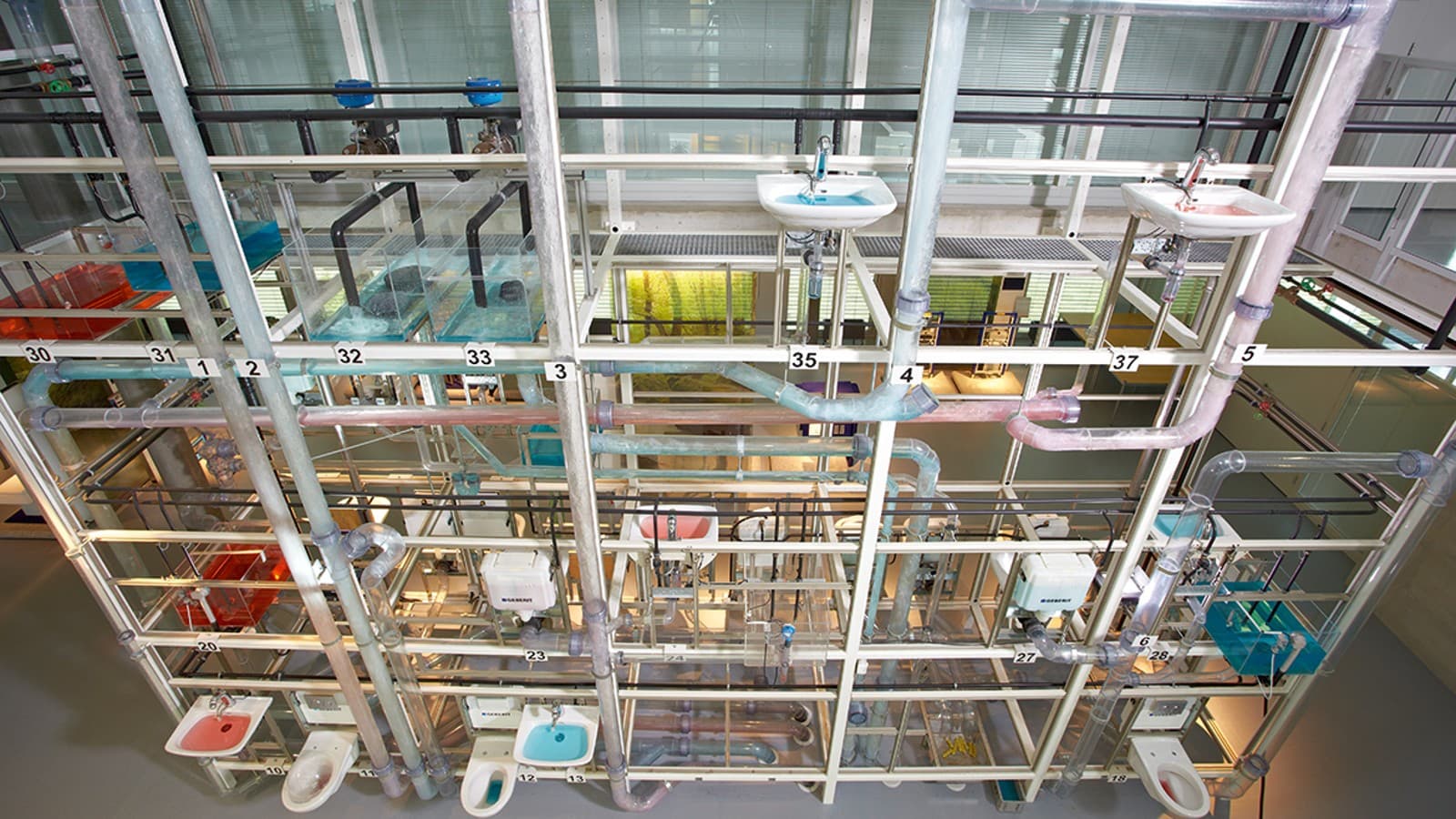 Torre de aguas residuales Geberit Torre de aguas residuales Geberit